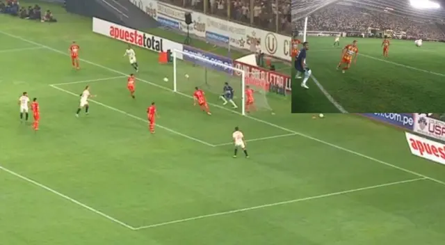 Casi gol de Universitario tras un centro peligroso de Bolívar. Casi gol de Universitario tras un centro peligroso de Bolívar.