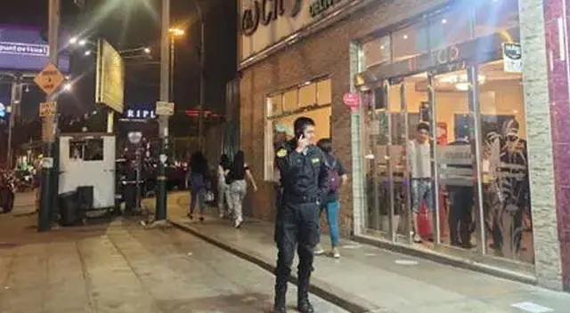 Sujeto atacó a mujer dentro de chifa en San Miguel.