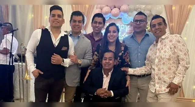 Feliz rodeado de todos sus hijos.