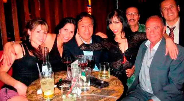 Expresidente pasó 48 horas con damas de compañía en el inventado secuestro. Expresidente pasó 48 horas con damas de compañía en el inventado secuestro.