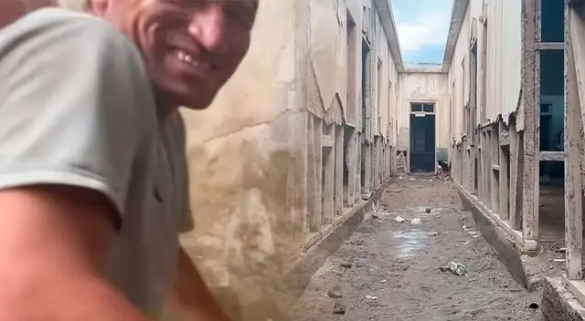 Carlos se atendió en este nosocomio cuando tenía 6 años de edad. Carlos se atendió en este nosocomio cuando tenía 6 años de edad.