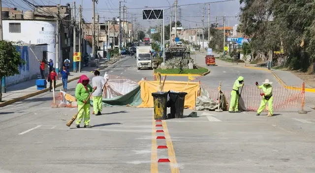 Trabajadores aún siguen ultimando detalles en puente para su reapertura. Trabajadores aún siguen ultimando detalles en puente para su reapertura.