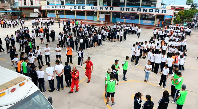 Escolares participaron de simulacro de sismo y tsunami. Escolares participaron de simulacro de sismo y tsunami.