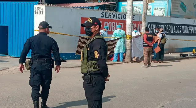 Policías fueron alertados por los pasajeros y fueron en busca de los hampones.