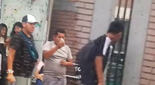 Sujetos suben a buses amenazando a alumnos de la PUCP y San Marcos para que les den dinero. Sujetos suben a buses amenazando a alumnos de la PUCP y San Marcos para que les den dinero.