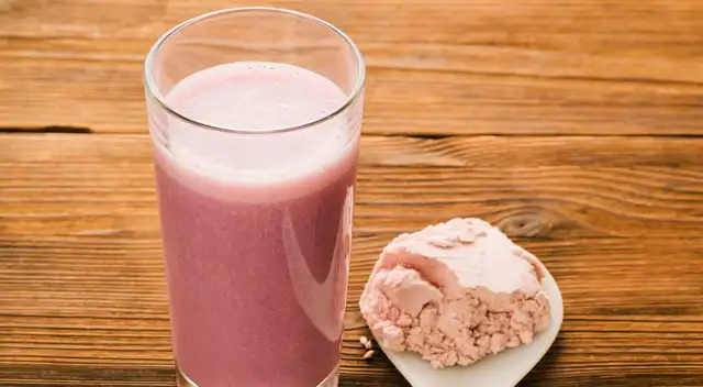 Conoce los batidos que cuentan con los mayores beneficios protéicos para aumentar la masa muscular.