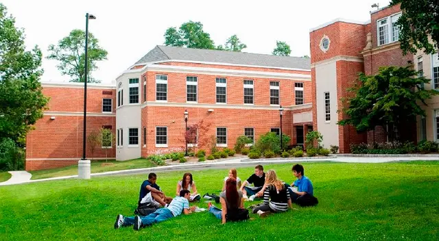 Conoce cuánto dinero debes invertir para estudiar en USA. Conoce cuánto dinero debes invertir para estudiar en USA.