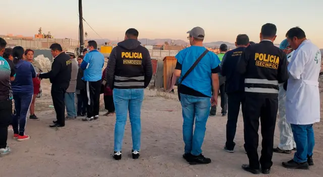 Peritos de criminalística y representantes del Ministerio Público llegaron para el levantamiento del cadáver. Peritos de criminalística y representantes del Ministerio Público llegaron para el levantamiento del cadáver.