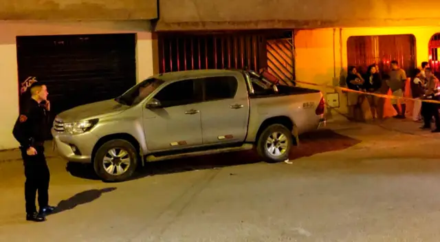 Policías y representantes del Ministerio Pública llegaron para recoger el cadáver.