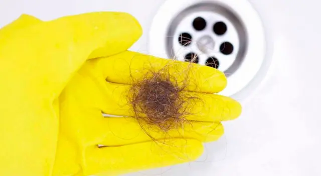 Conoce los mejores trucos caseros para eliminar el cabello atascado en la ducha. Conoce los mejores trucos caseros para eliminar el cabello atascado en la ducha.