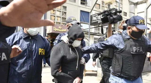 El docente tuvo el apoyo de tres cómplices para la extorsión.