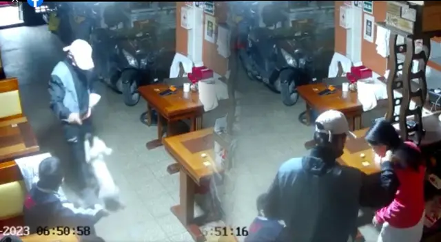 Delincuente de gorra blanca en local donde fue abatido.