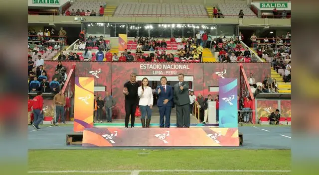 Autoridades en la inauguración. Autoridades en la inauguración.