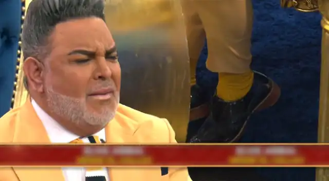 Andrés Hurtado enfurece con su camarógrafo porque no le poncha su vestimenta: “¡¿Puedes traer tu cámara?!”