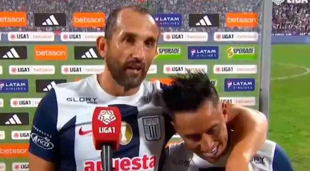 Hernán Barcos y Christian Cueva se abrazaron.