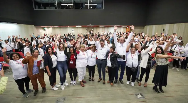 Madres participando en evento del Midis. Madres participando en evento del Midis.