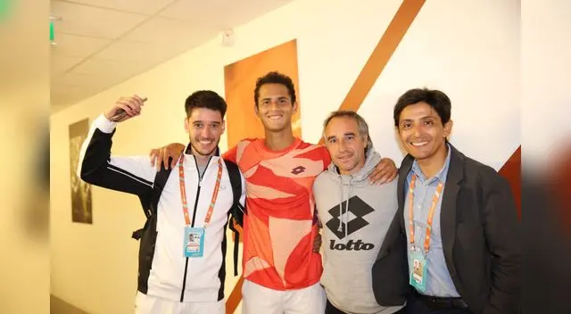 Varillas junto al presidente de la Federación Peruana de Tenis.
