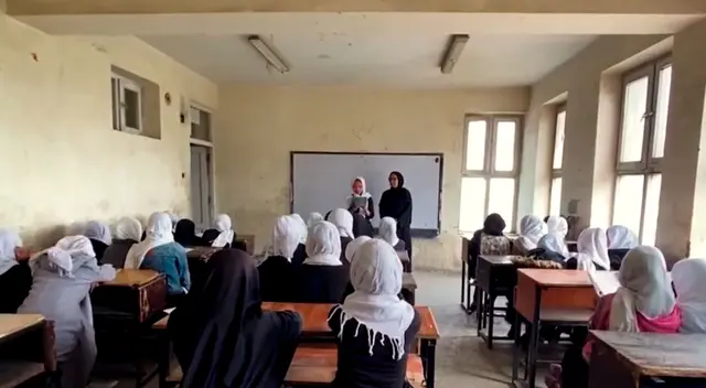 Niñas en Afganistán sufren tras la dictadura de los talibanes.