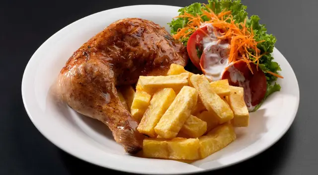 Joven perdió la vida tras atragantarse con pollo a la brasa.