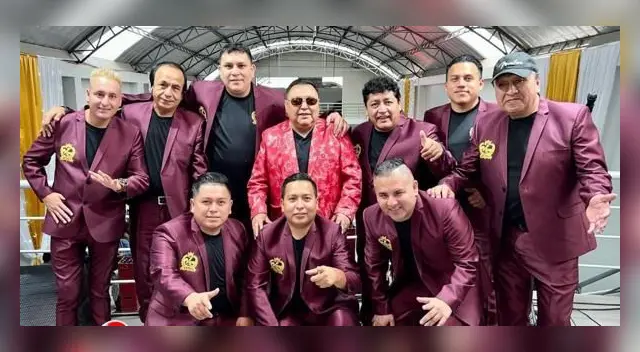 El soberano de la cumbia andina, con sus guerreros del grupo "Karicia"