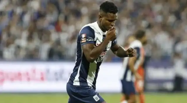 Aladair Rodríguez anota el segundo gol.