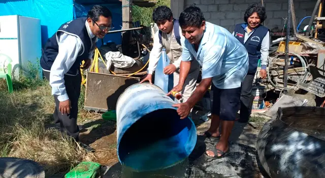 Personal de salud aconsejan a pobladores del Cusco a eliminar las aguas estancadas. Personal de salud aconsejan a pobladores del Cusco a eliminar las aguas estancadas.