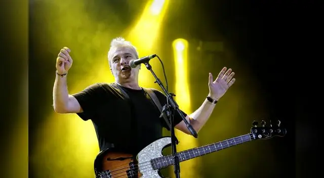 Luego de dos horas de concierto, David Summers no quiso que los gritos cesaran y dedicó el éxito "Visiten nuestro bar": "Quiero dedicar esta canción a los borrachos".