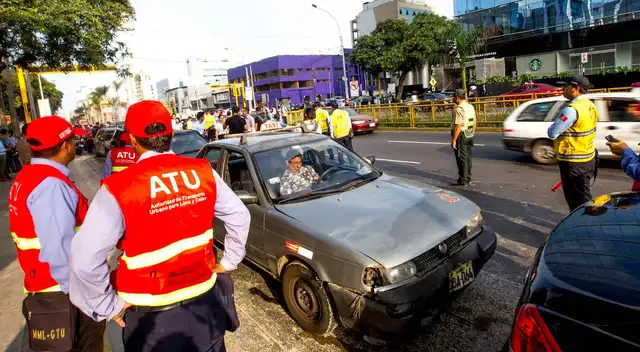 Personal de la ATU fiscalizando las calles.