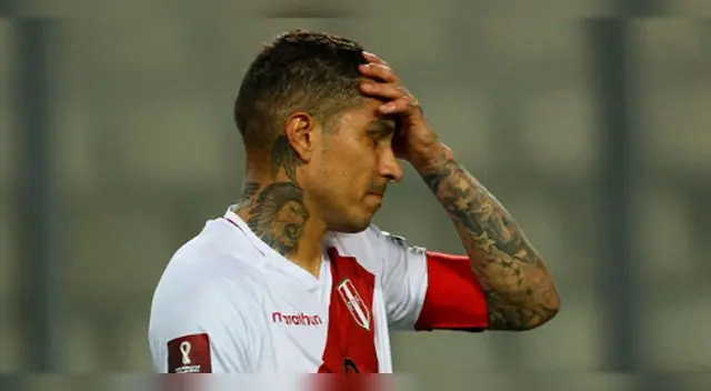 Paolo Guerrero no toleró que los hinchas pidan recambio generacional a la fuerza.