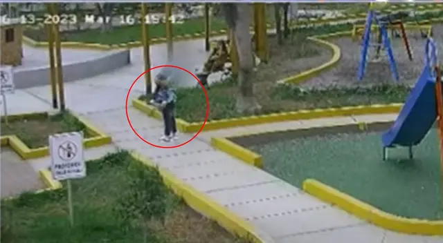Hombre en compañía de su menor hija en el parque. Hombre en compañía de su menor hija en el parque.
