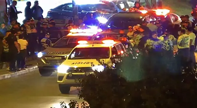 Agentes del orden llegaron hasta el lugar de los hechos y vienen estudiando el caso. Agentes del orden llegaron hasta el lugar de los hechos y vienen estudiando el caso.