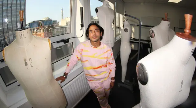 El diseñador peruano esta muy feliz por su nueva colección NN El diseñador peruano esta muy feliz por su nueva colección NN