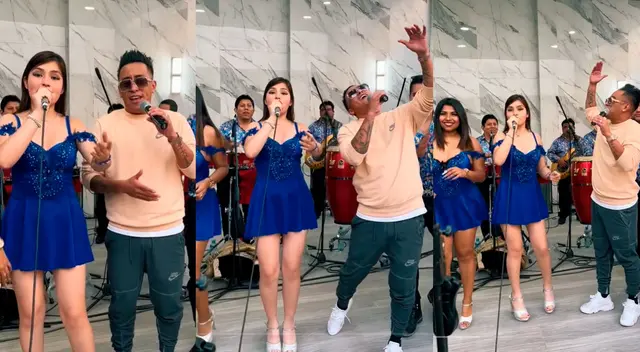 Christian Cueva la pasa de lo lindo al cantar. Christian Cueva la pasa de lo lindo al cantar.