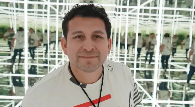 Cantante nacional Carlos Giron.