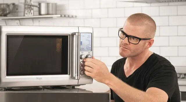 Un microondas debe tener un mantenimiento mensual para evitar posibles problemas con su funcionamiento. Un microondas debe tener un mantenimiento mensual para evitar posibles problemas con su funcionamiento.