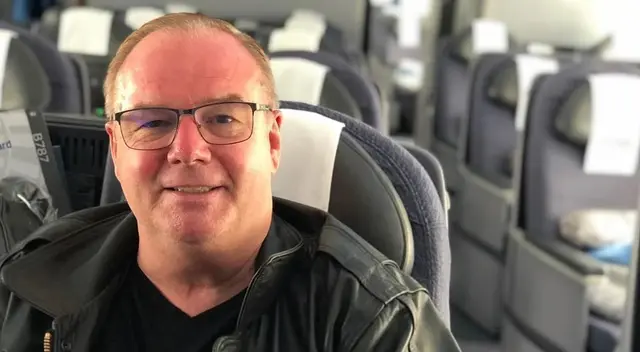 Tom Stucker compró el pasaje en 1990 y de ahí no ha dejado de viajar. Tom Stucker compró el pasaje en 1990 y de ahí no ha dejado de viajar.