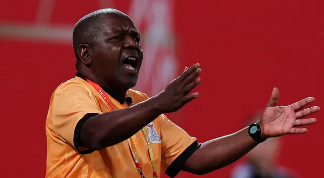 Bruce Mwape es denunciado por obligar a sus jugadoras a tener intimidad con él.