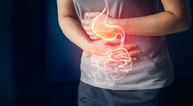 Consumir agua sin hervir puede originar que una persona tenga gastritis.