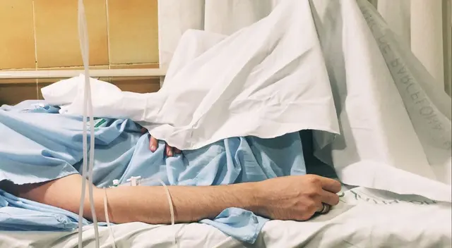 El paciente alemán fue víctima de una persona que se hizo pasar por médico.