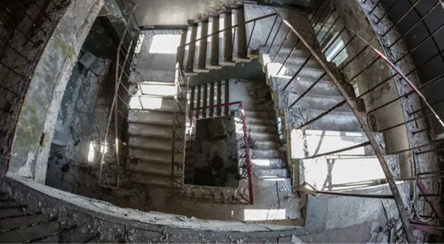 Conoce el verdadero significado de soñar con una escalera rota.