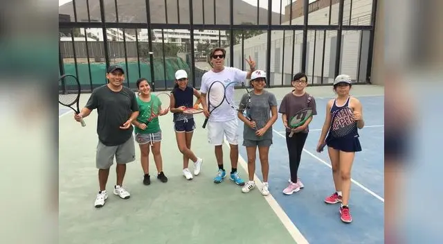 Pablo Arraya enseña tenis.