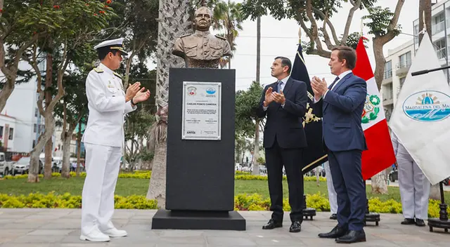 Develación de busto inició con la entonación del Himno Nacional y un Toque de Silencio.
