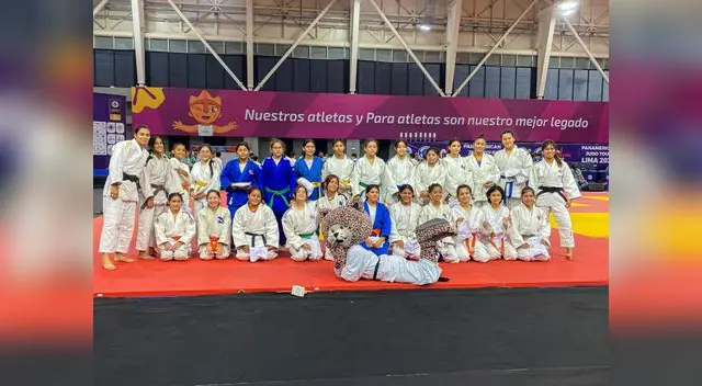 Judokas entran en acción. Judokas entran en acción.