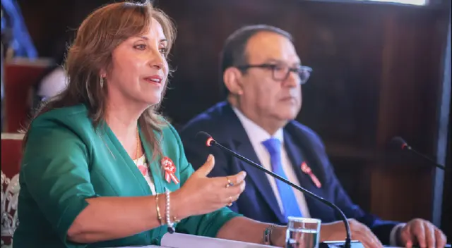 Dina Boluarte en conferencia de prensa.