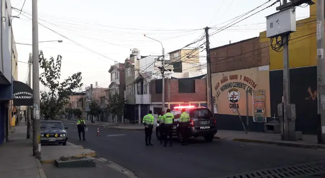 Efectivos policiales en el lugar del atropello.