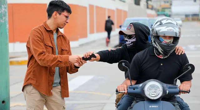 Robos de celulares ocurre cada lunes. Robos de celulares ocurre cada lunes.