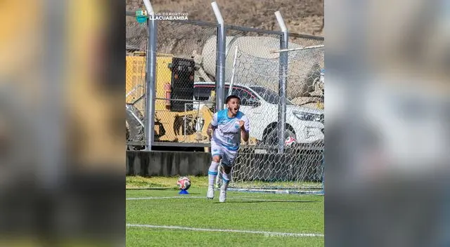 Efusivo festejo del jugador del Llacuabamba por el gol anotado al Aurich