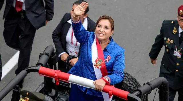 Dina Boluarte se trasladó por la avenida Brasil rodeada de un fuerte cordón policial.
