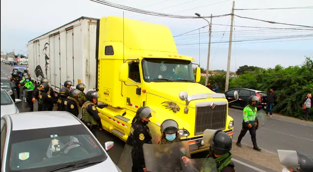 Paro nacional de transportistas reuniría a más de 20.000 conductores. Paro nacional de transportistas reuniría a más de 20.000 conductores.