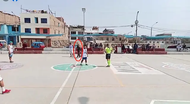 Asesinan a joven cuando jugaba futbol en losa deportiva.